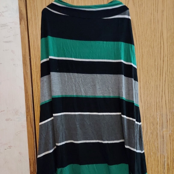 3/$30 Maxi Skirt Women's XL Green/Black - Picture 4 of 5